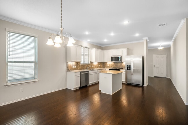 Building Photo - 508 English Oak St