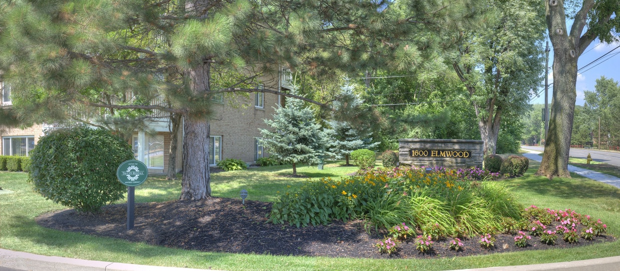 1600 Elmwood Apartments Rochester, NY