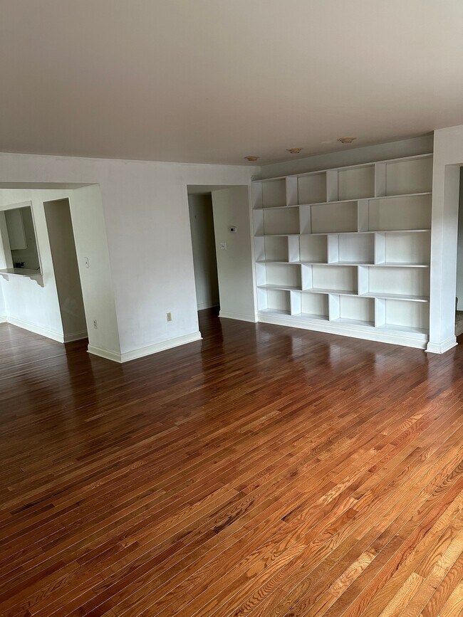 Foto del edificio - 230 Bowles Park Dr