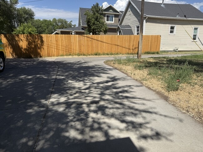 Building Photo - 578 E 21st St