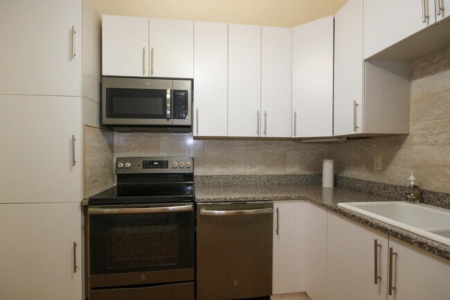 Building Photo - 14256 Chestnut Dr