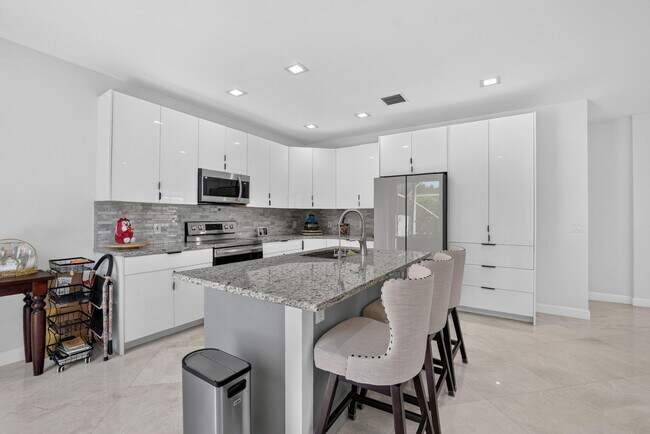 Foto del edificio - 5040 Heron Pl