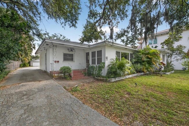Building Photo - 215 Edgewater Dr