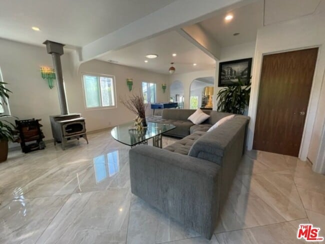 Foto del edificio - 425 Sunridge St