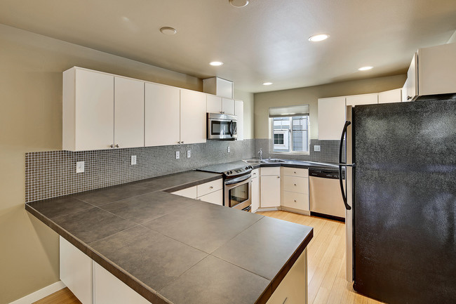 Foto del edificio - 5030 Delridge Way SW
