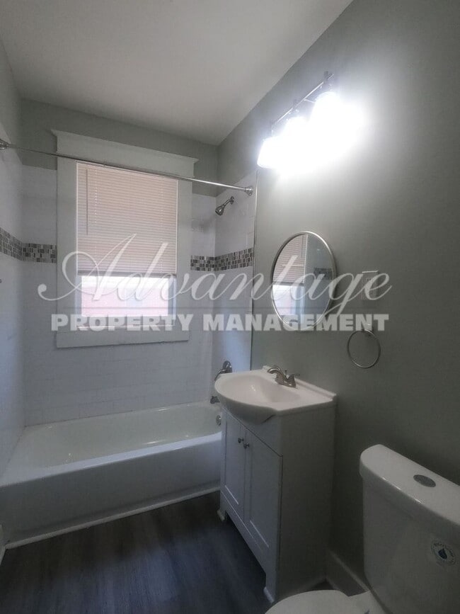 Building Photo - Schedule today to see this Midtown Apartme...
