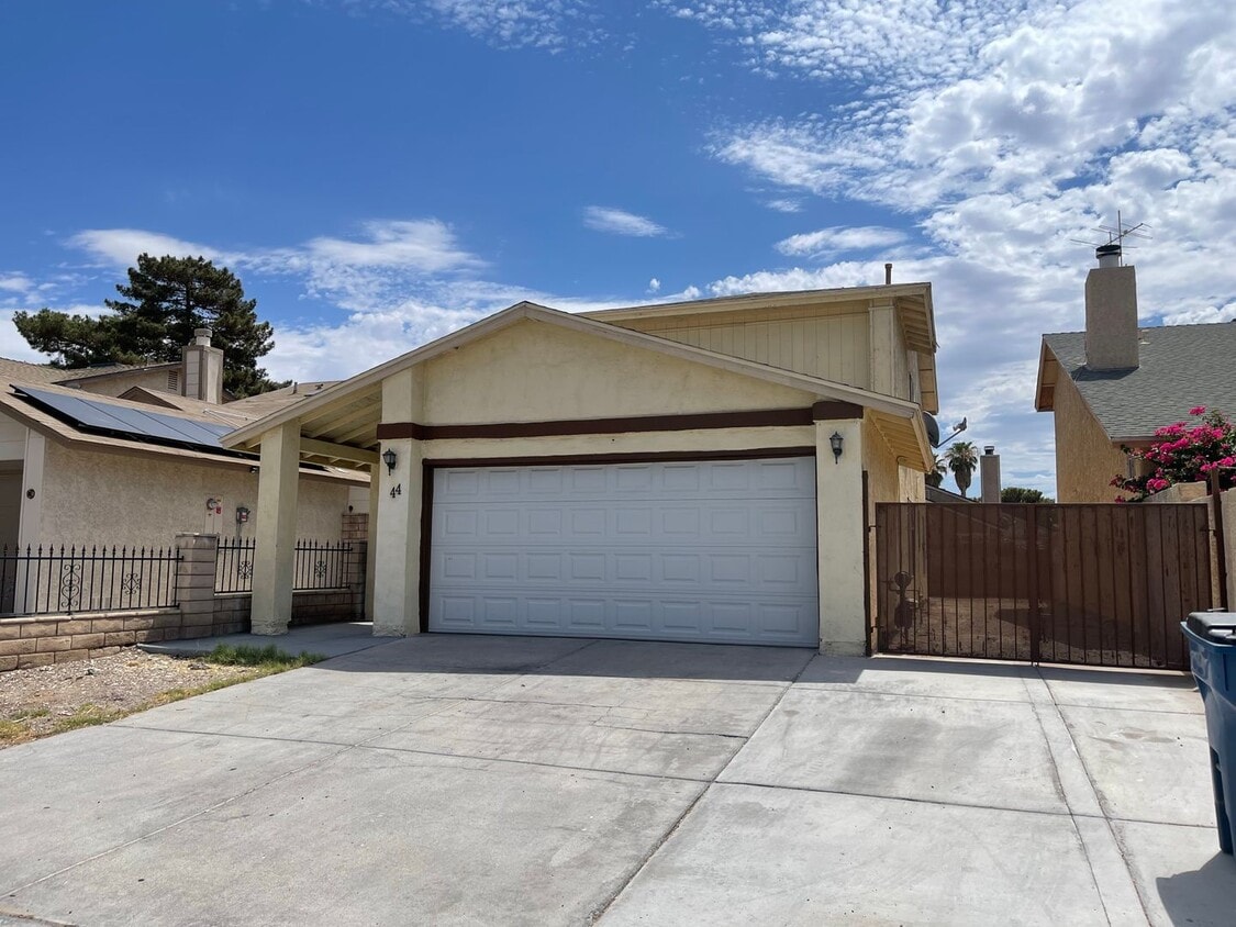 Primary Photo - Beautiful home in East Las Vegas