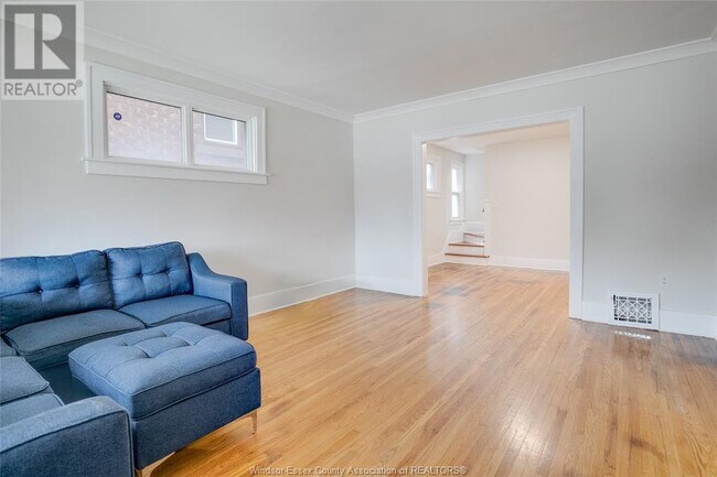 Building Photo - 975 Pelissier St