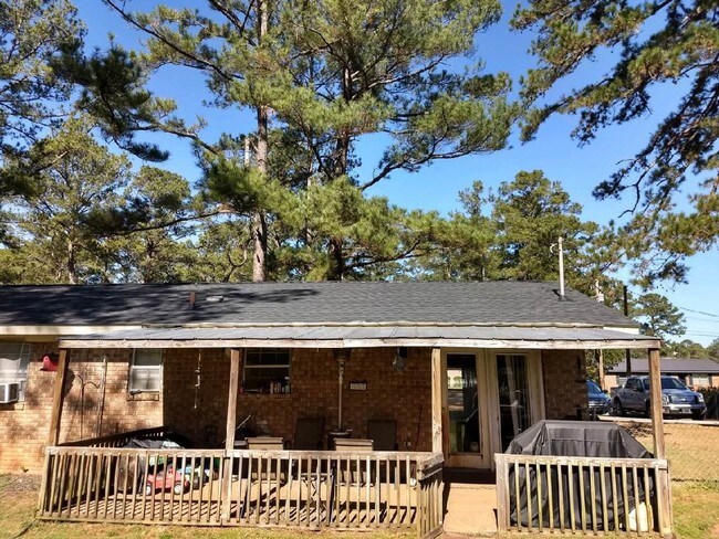 Building Photo - 124 Sylvan Rd