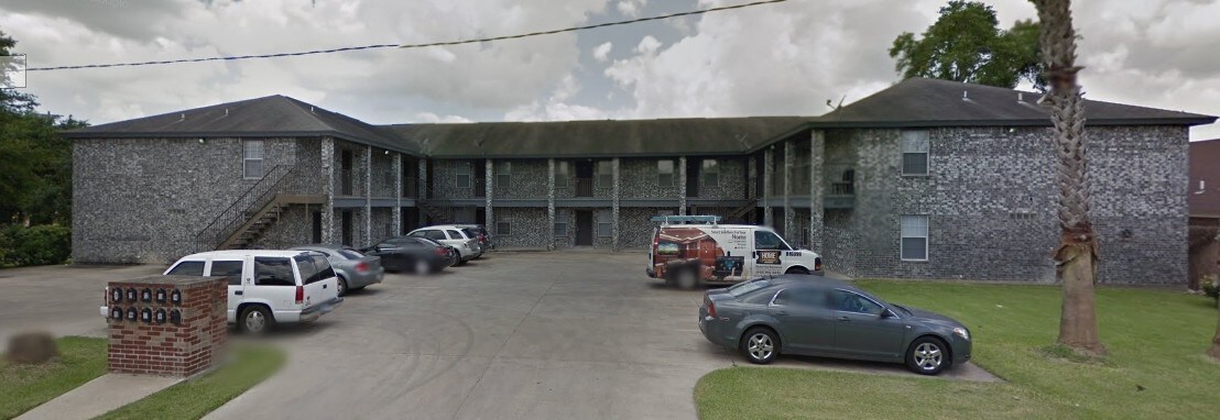 Primary Photo - Broadway Apartments