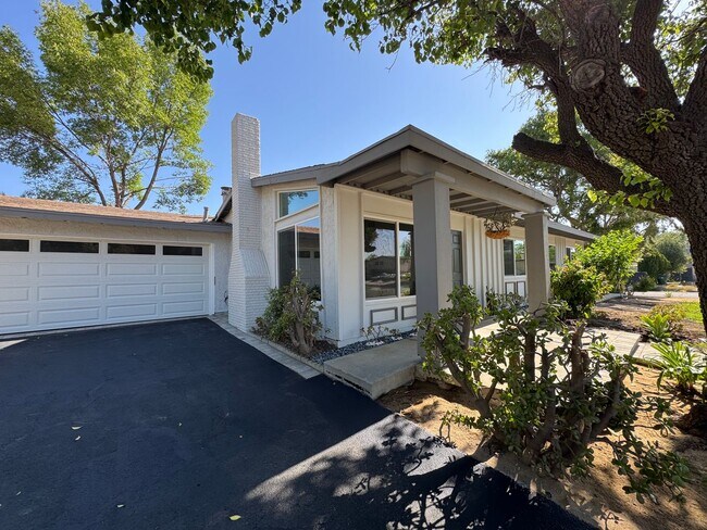 Building Photo - Newly Remodeled Gorgeous Open Floor Plan on a large Corner Lot