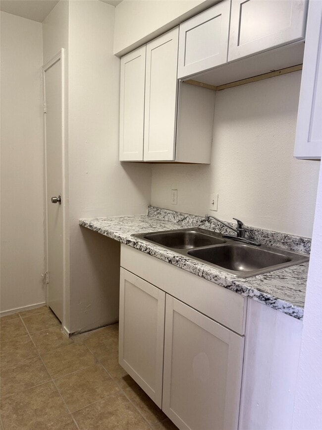 Building Photo - 12500 Sandpiper Dr