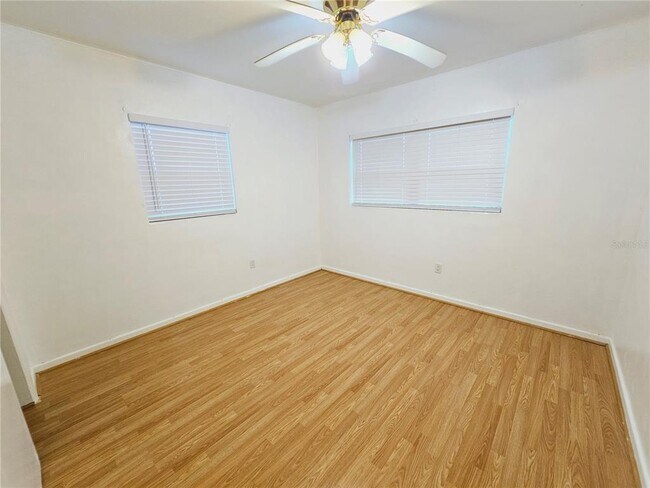 Foto del edificio - 225 W Carter Rd