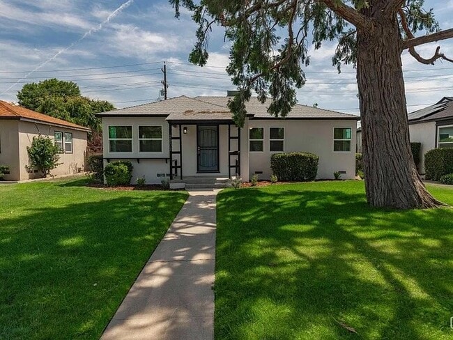 Building Photo - 2907 Truxtun Ave