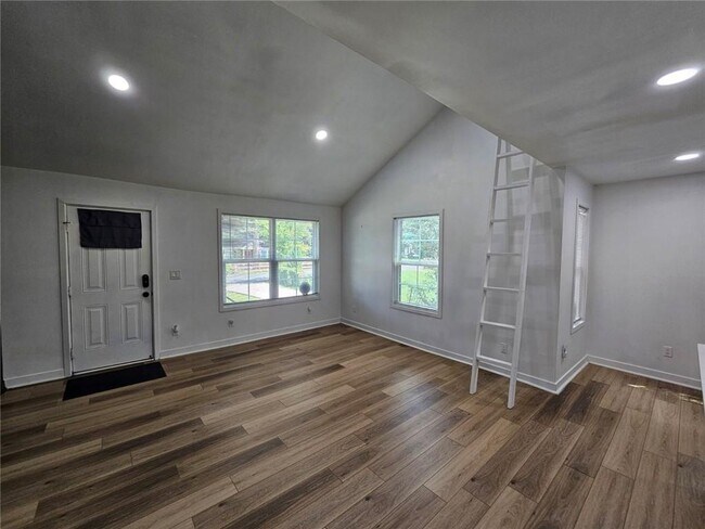 Foto del edificio - 2107 Pinehurst Dr