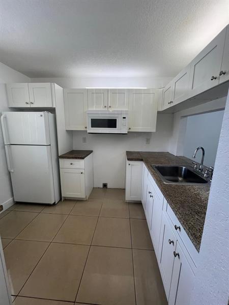 Foto del edificio - 9165 NW 1st St