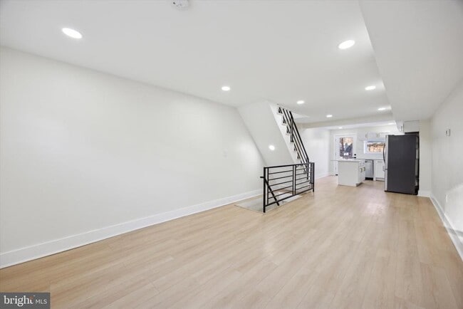Building Photo - 53 E Sharpnack St