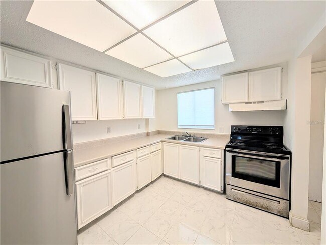 Foto del edificio - 4129 Lake Bayshore Dr