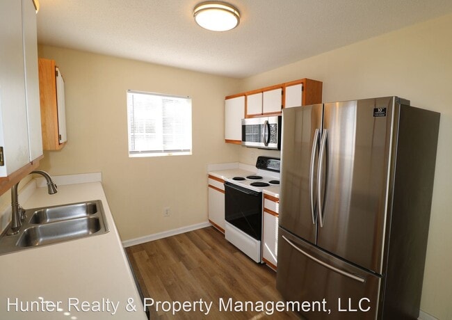 Building Photo - 3 br, 2.5 bath House - 4185 Kennison Villa...