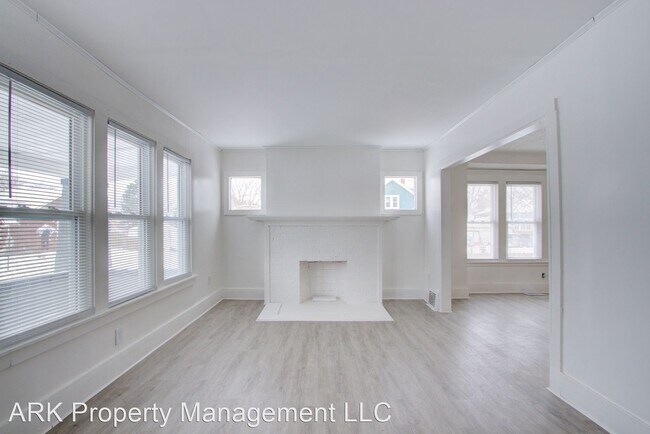 Building Photo - 3 br, 1 bath House - 438 Newport