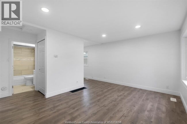 Building Photo - 1230 Labadie Rd