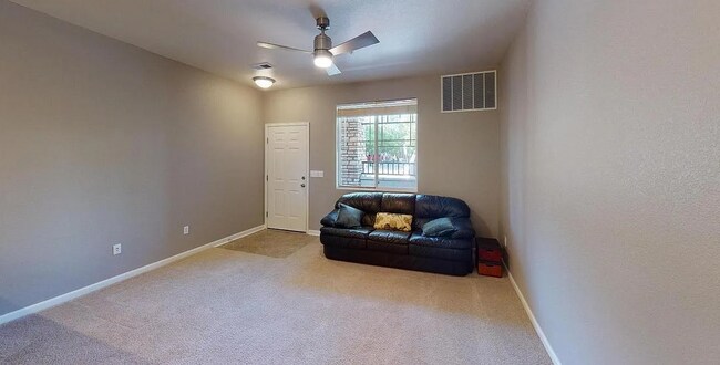 Foto del edificio - 9300 E Florida Ave