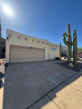 Building Photo - 9281 N Jessy Ln