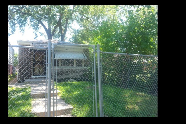Building Photo - 6909 S Ada St