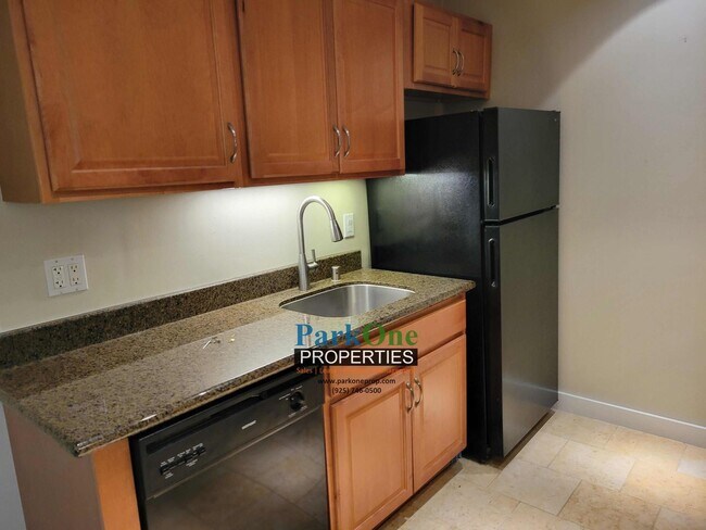 Foto del edificio - Nicely Updated Condo Near Downtown Walnut ...
