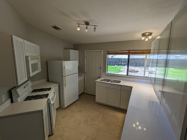 5881 N Belbrook Dr photo'