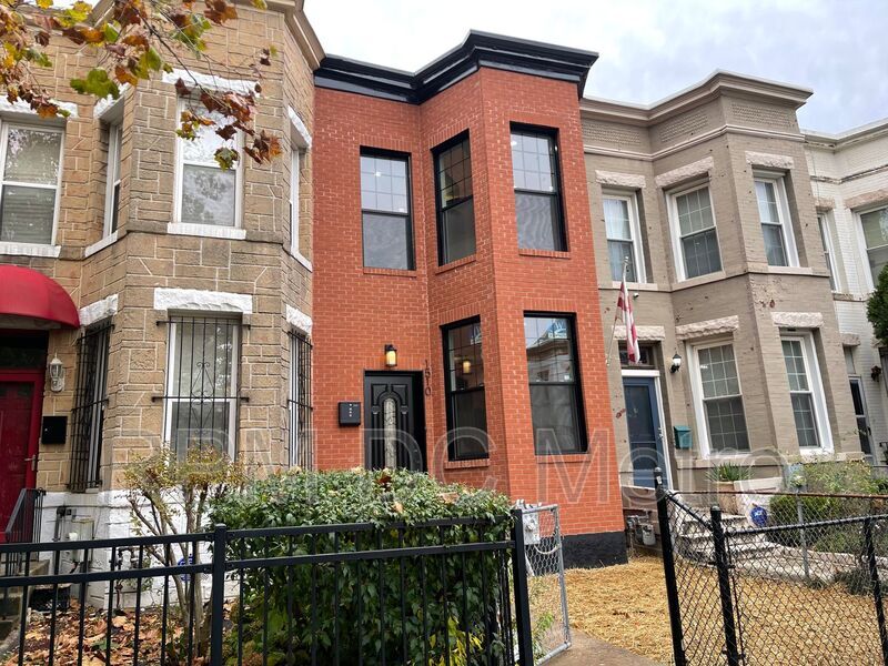 Primary Photo - 1510 1st St NW