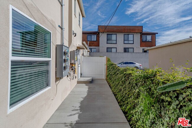 Foto del edificio - 704 E Acacia Ave