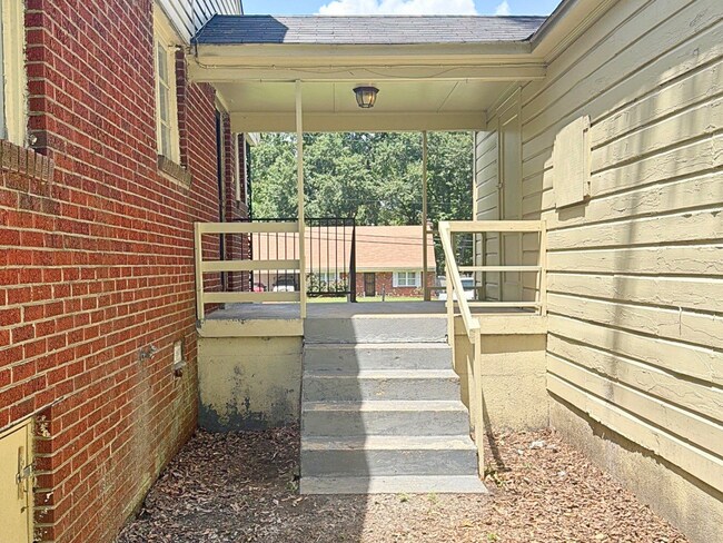 Foto del edificio - 799 Rosebanks Rd