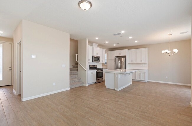 Building Photo - 1109 Royalty Way W