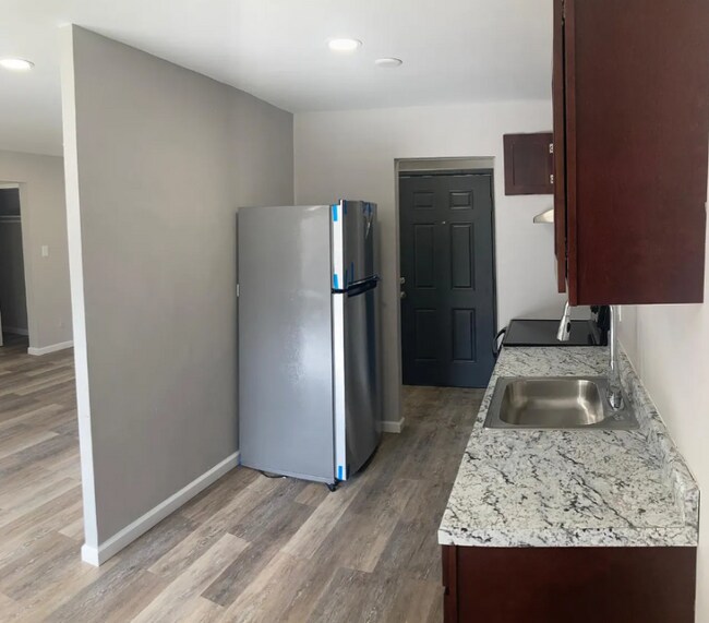 Foto del edificio - 17500 Euclid Ave