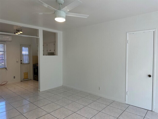 Foto del edificio - 1101 NE 17th Way