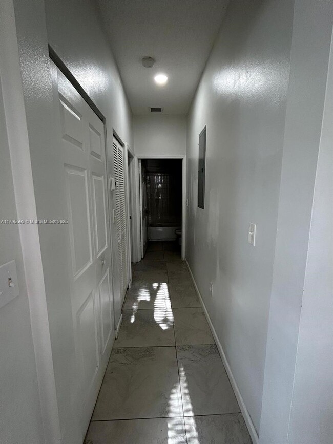 Foto del edificio - 4295 NE 10th Ct