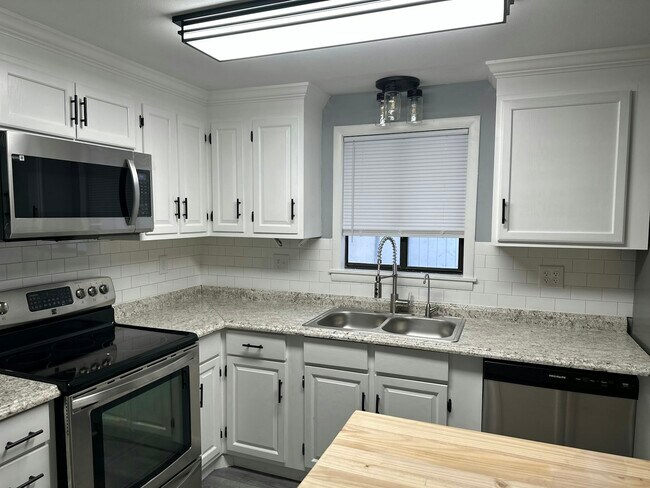 Building Photo - 24934 Patriots Way, Unit A