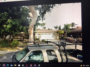 Building Photo - 626 S Live Oak Dr