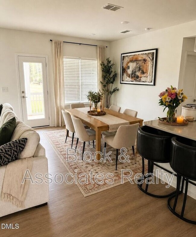 Foto del edificio - 112 Moonflower Ln