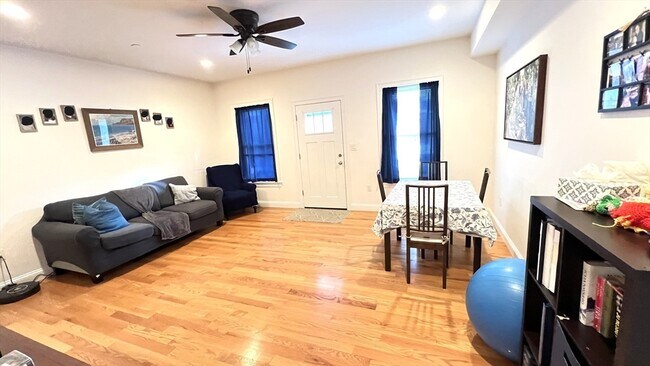 Foto del edificio - 489 Main St