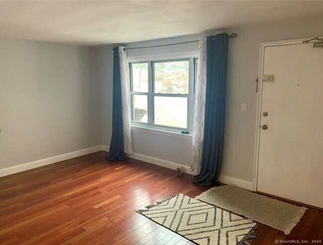 Foto del edificio - 1070 Main St