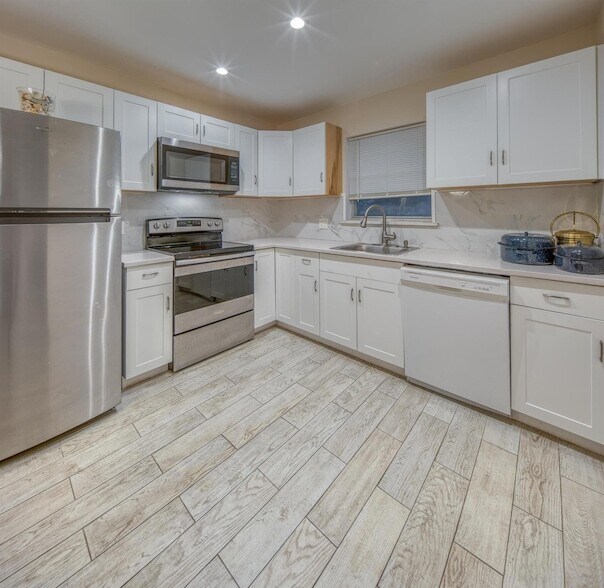 Foto del edificio - 301 S Lakeside Dr