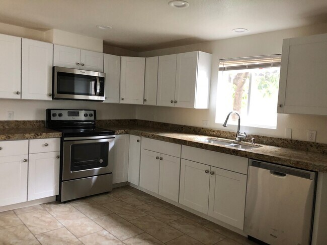 Building Photo - Remodeled Home, 30' x 50' Shop w/ Roll-up ...