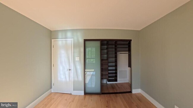 Foto del edificio - 1800 Old Meadow Rd