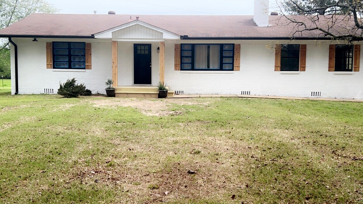 Foto principal - 572 Blacksnake Rd