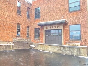 Building Photo - 412 Main St