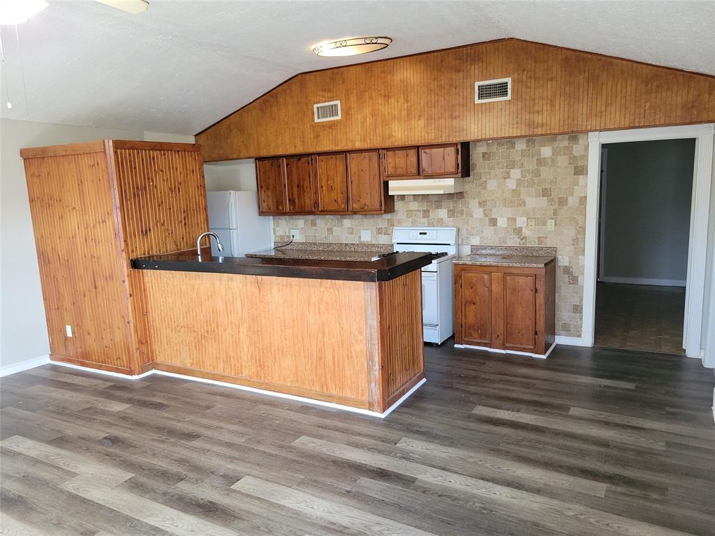 8326 N Martin Luther King Ave, Hitchcock, TX 77563 House for Rent in