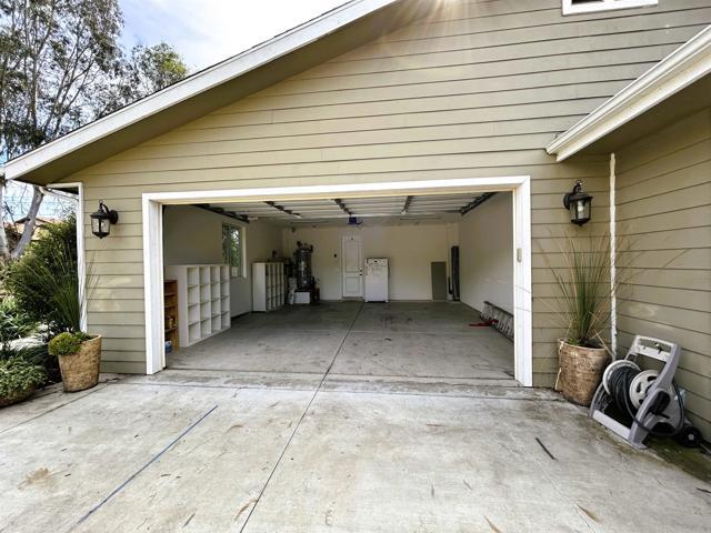 Building Photo - 2400 Kauana Loa Dr