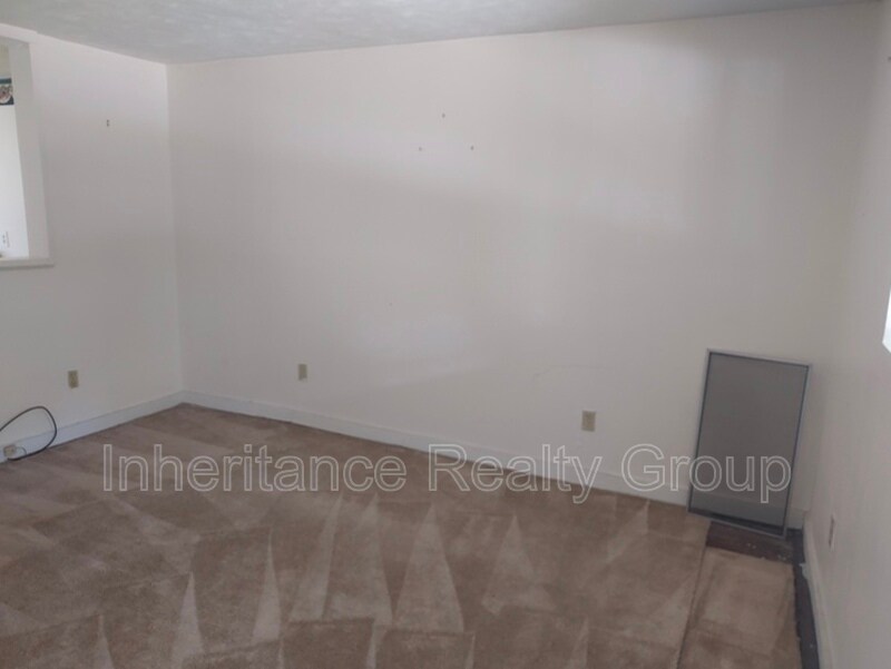 Building Photo - 4615 Holly Ave